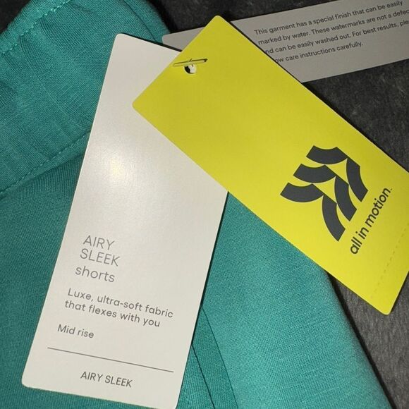 Nwt all in motion size 10/12 green airy shorts - Picture 3 of 4